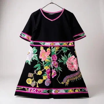 컨디션 최상 레오나르 칸칸 소재 아름다운 꽃무늬 튜닉 블랙 트리밍