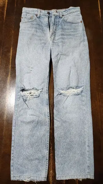 데미지 가공 라이트 블루 데님