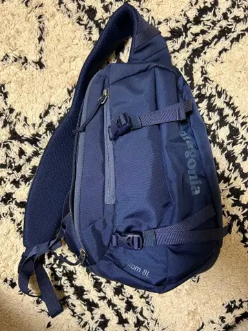 patagonia Atom 8L 네이비 슬링 숄더
