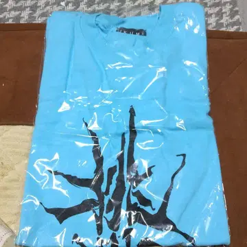 IKUMI 로고 반팔 티셔츠