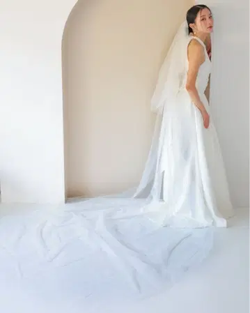 화이트 롱 트레인 웨딩 베일