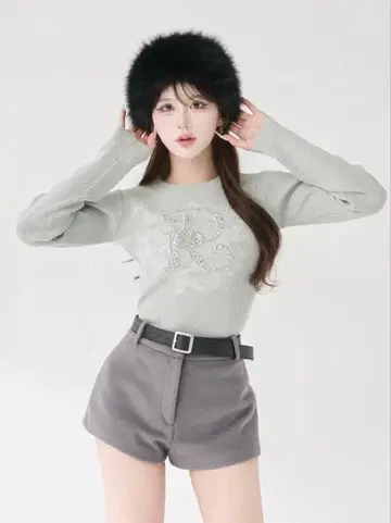 다리치 DR 로고 비쥬 플라워 리브 니트탑 GRY