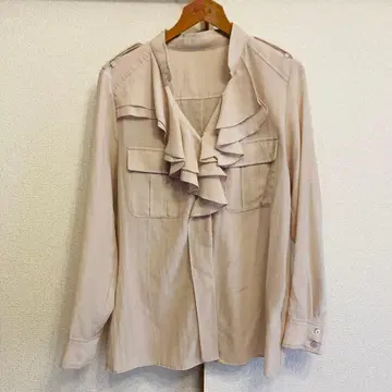 새상품급 그레이스 콘티넨탈 베이지 프릴 긴팔 블라우스