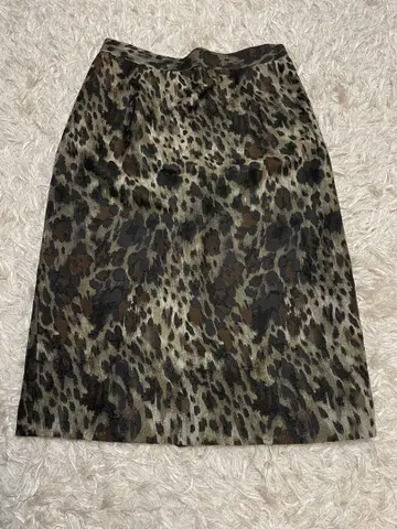 레오파드 무늬 타이트 스커트 무릎 기장