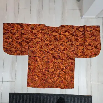 오렌지 계열 기하학 패턴 겉옷