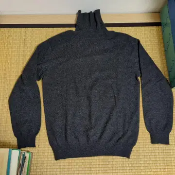 유니클로 캐시미어 터틀넥 스웨터 다크 그레이 사이즈 M