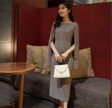 laubeblanc 로브 블랑 Narrow line Cape Dress