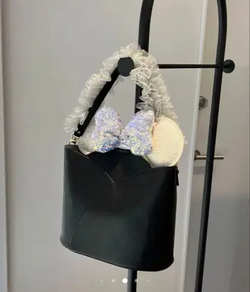 노트르 에모아 프릴 핸들 백