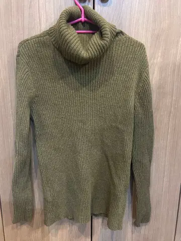 Ray BEAMS 올리브 그린 터틀넥