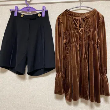 2WAY 리본 벨로아 블라우스 & 플리츠 숏팬츠