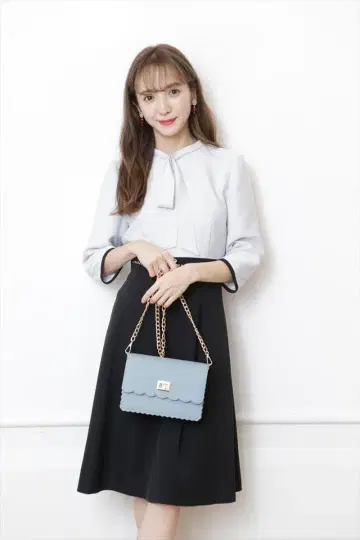 [ 새상품급 ] 펄 달린 보타이 원피스 라이트 그레이