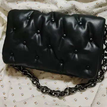 ZARA 퀼팅 숄더백 블랙