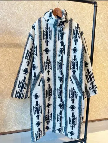 Margaux Vintage 기하학 패턴 롱 코트