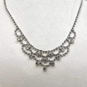 목걸이와 귀걸이 세트