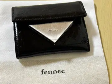 CRINKLE TRIANGLE DOCO WALLET - BLACK