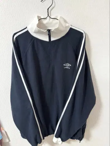 UMBRO publex 별주 원포인트 로고 자수 하프 지퍼 플리스