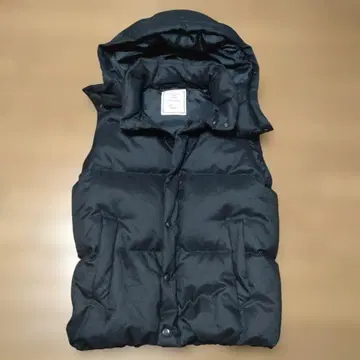 백 넘버 블랙 후드 부착 다운 베스트