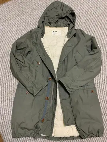 마가렛호웰 다운 코트