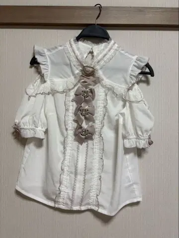 [ LIZLISA ] 3 리본 하트 초커 블라우스 핑크