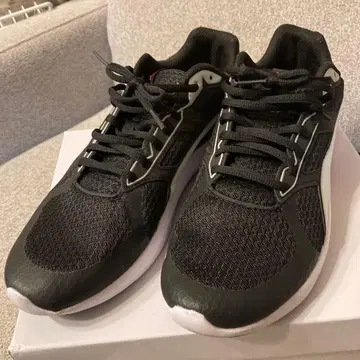 Puma Stella 블랙/화이트 스니커즈