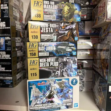 건담 프라모델 쌓아둔 건담 프라모델 묶음 판매
