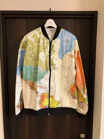 세계 지도 프린트 점퍼 M 레슬리 조던