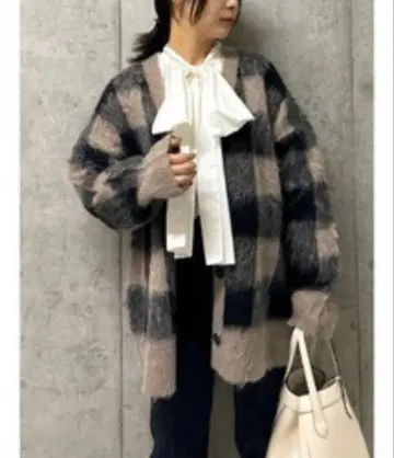 Mila Owen 스트레이트 샤기 텍스타일 가디건