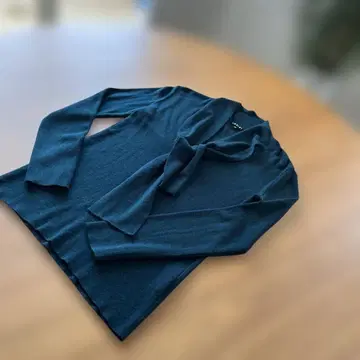 INDIV I 다크 그린 리본 포함 긴팔 니트