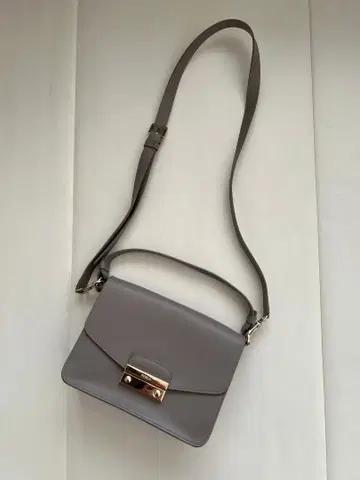 FURLA 백