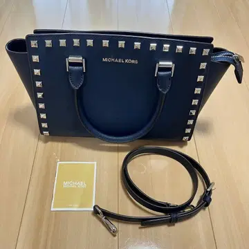 MICHAEL KORS 네이비 스터드 핸드백