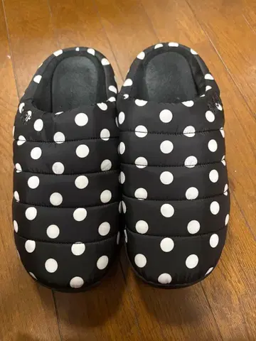 subu 도트 슬립온 샌들