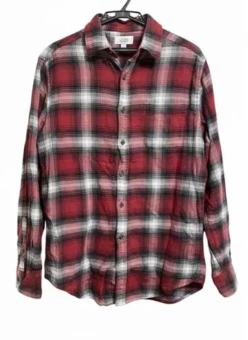 빨간색과 검은색 체크 무늬 플란넬 셔츠