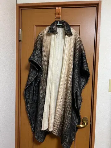 스트라이프 디자인 니트 스톨 판초 가운