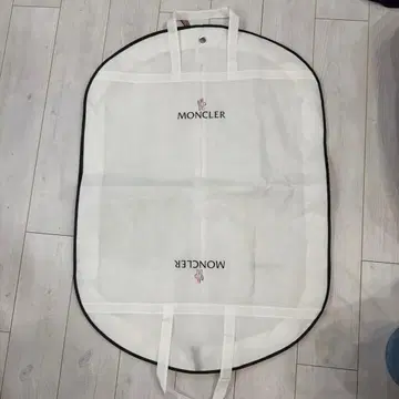MONCLER 가먼트 백 화이트