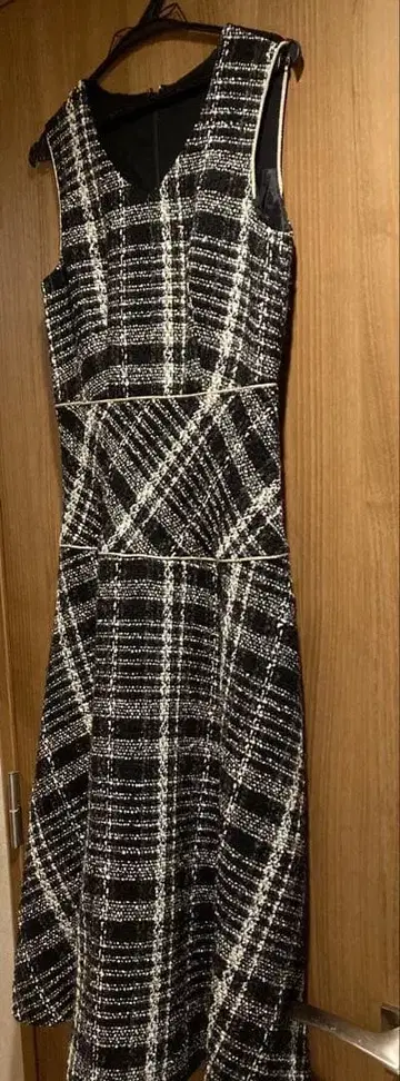 슬리브리스 체크 무늬 롱 원피스