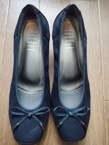 네이비 리본 포함 웨지힐 펌프스