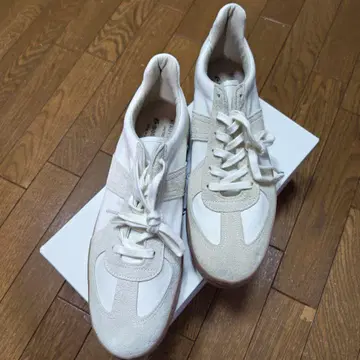 뷰티&유스 유나이티드 애로우즈 스니커즈 문스타