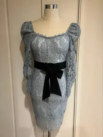 앤디 플라워 레이스 롱 슬리브 허리 리본 타이 미니 드레스