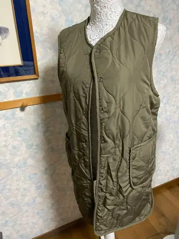 미디움 올리브 브라운 퀼팅 보아 다운 베스트