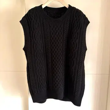 슈소넷 케이블 짜임 니트 베스트 블랙