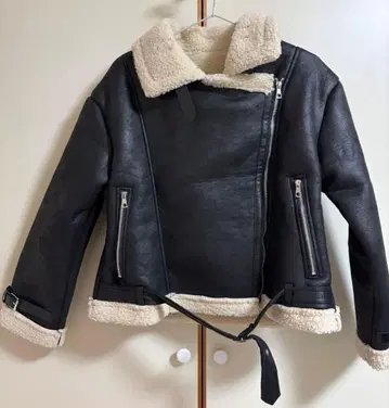 보아 하이넥 벨트 무스탕 자켓