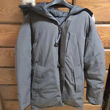 CANADA GOOSE 그레이 다운 자켓
