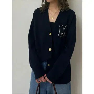 미라 오웬 네이비 M 자수 가디건