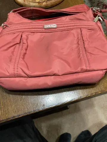 Beside U 핑크 숄더백 (안티스키밍 기능 포함)