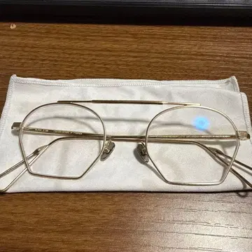 골드 라운드 프레임 안경