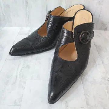 새상품급 블랙 컷 아웃 디자인 샌들 23cm