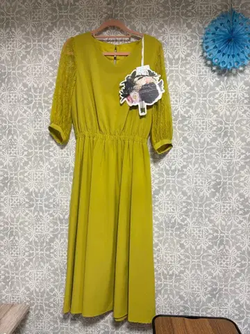 머스타드색 7부 소매 원피스