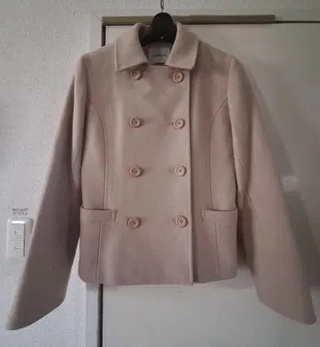 베이지 더블 브레스트 피 코트