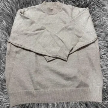 라이트 그레이 크루넥 스웨터