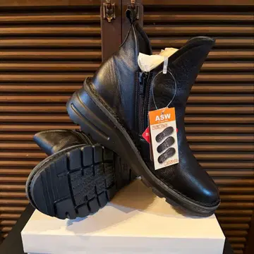 NIKO 블랙 부츠 미사용